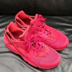 Nike Air HUARACHE Varsity Triple Red sneakers Sz 9.5 US Unisex